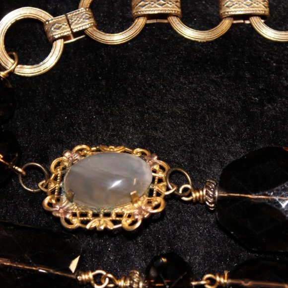 Carla Fox gold tone link statement necklace with gold tone and lucite look beads - Picture 14 of 14